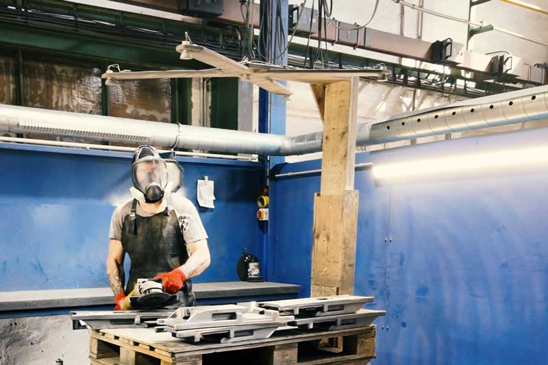 schematic image of a road bike from the side with marked stack and reach measure.